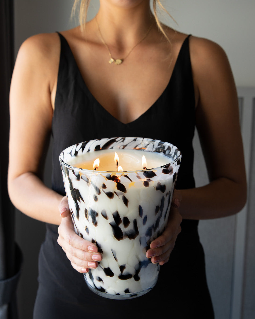 Santorini 2.4kg Luxury Decorator Candle